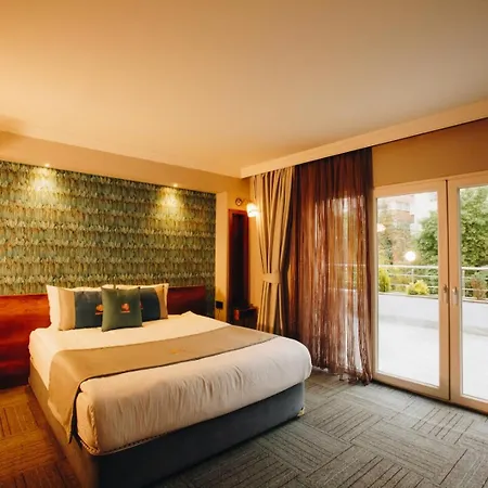 Double Bond Aparthotel