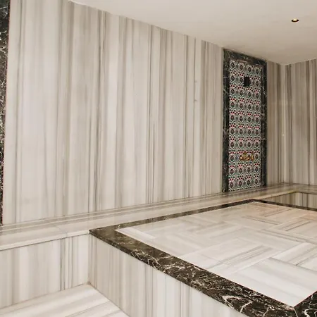 Aparthotel Double Bond 5*
